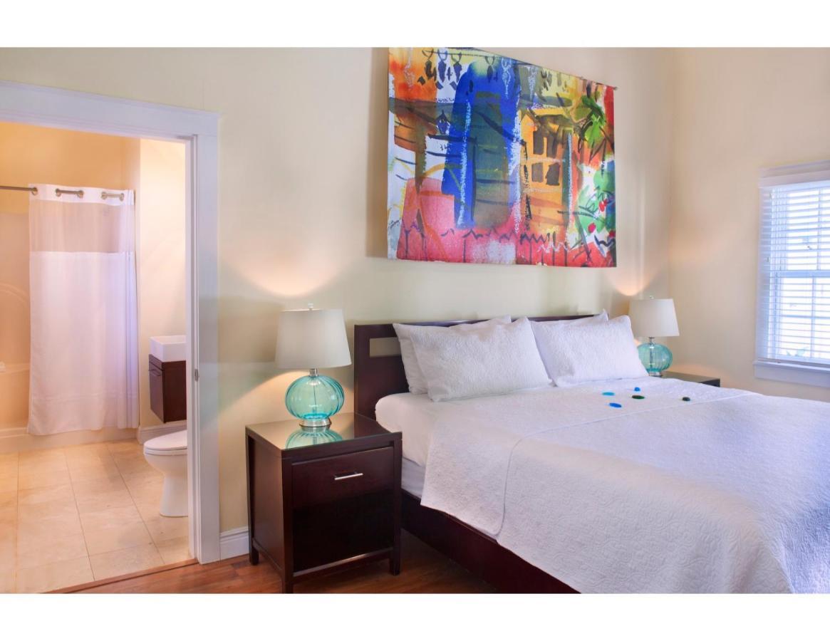 Queen Room with Pool Access