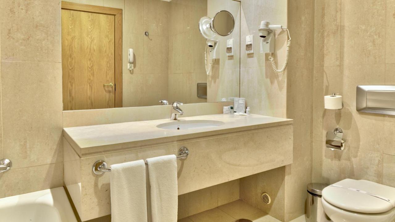 Suite (2 Adultes + 2 Enfants de moins de 12 ans)