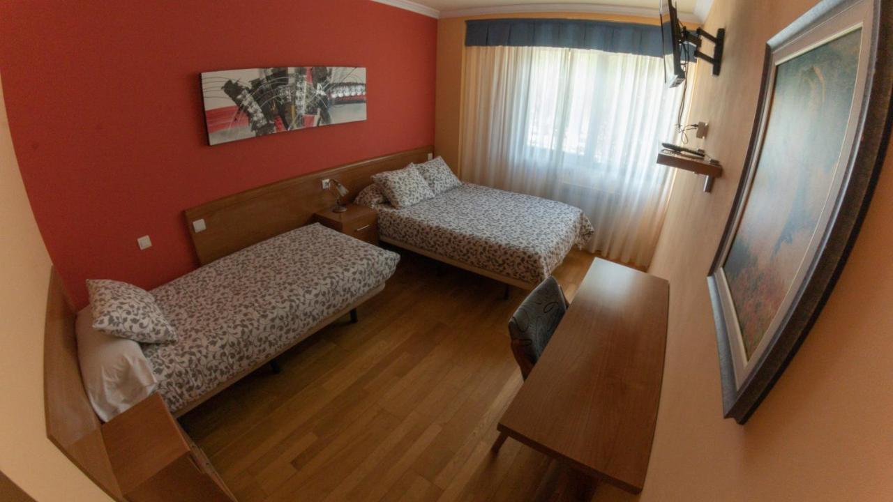 Family Room,1001092080:JPEG