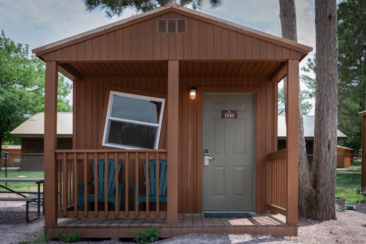 Cabin Queen and Bunk Unit,1001821038:JPEG