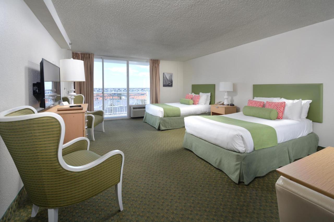 Deluxe Double Room with Side Sea View