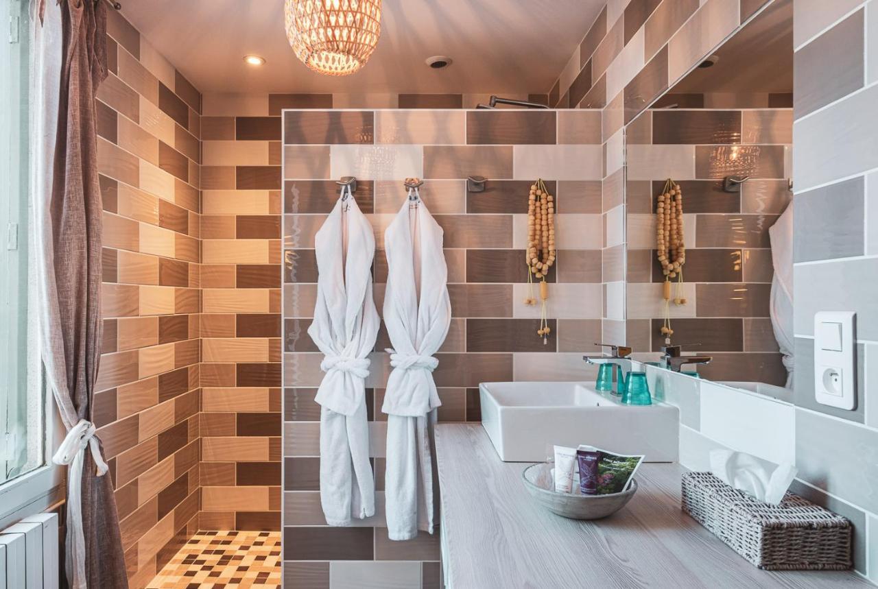 Apartment Shower