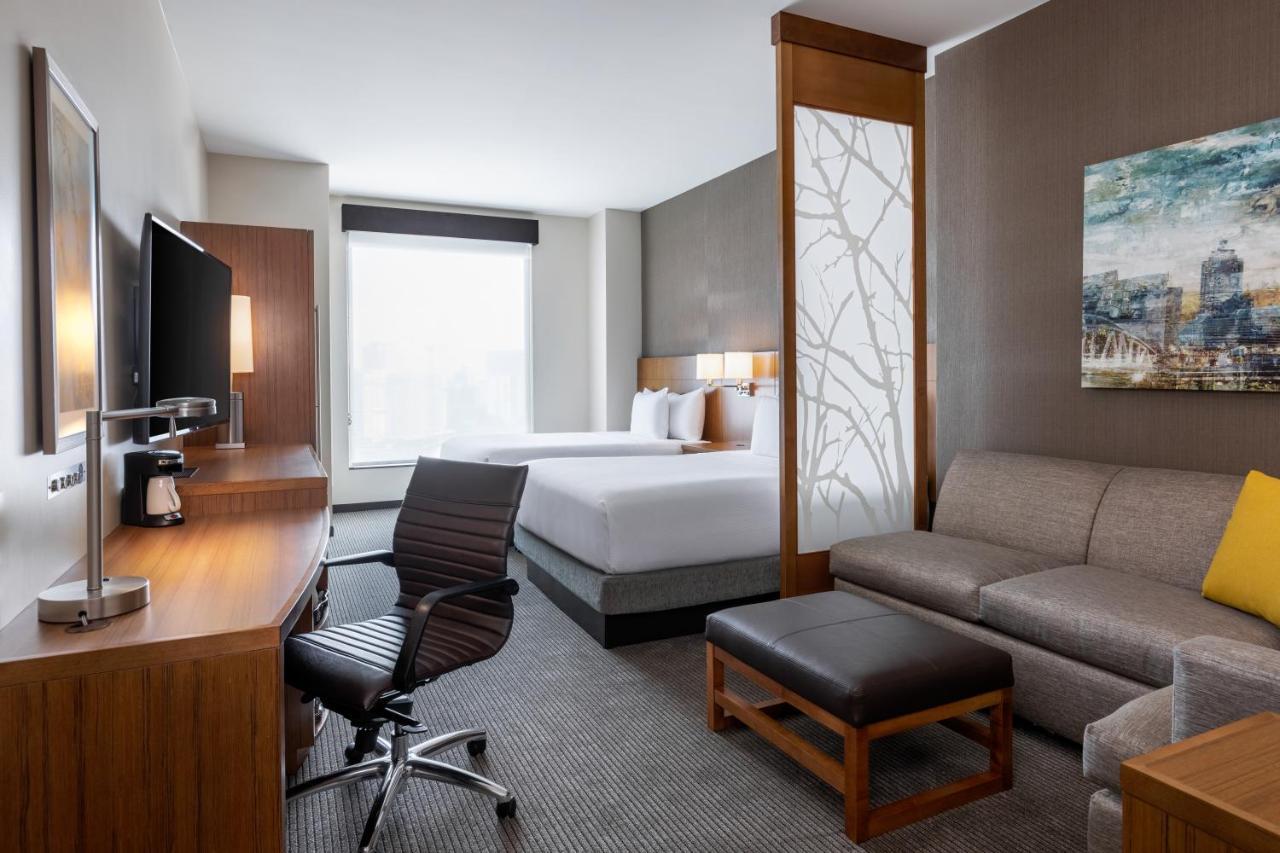 Queen Room with Two Queen Beds and Sofa Bed,1004018076:JPEG