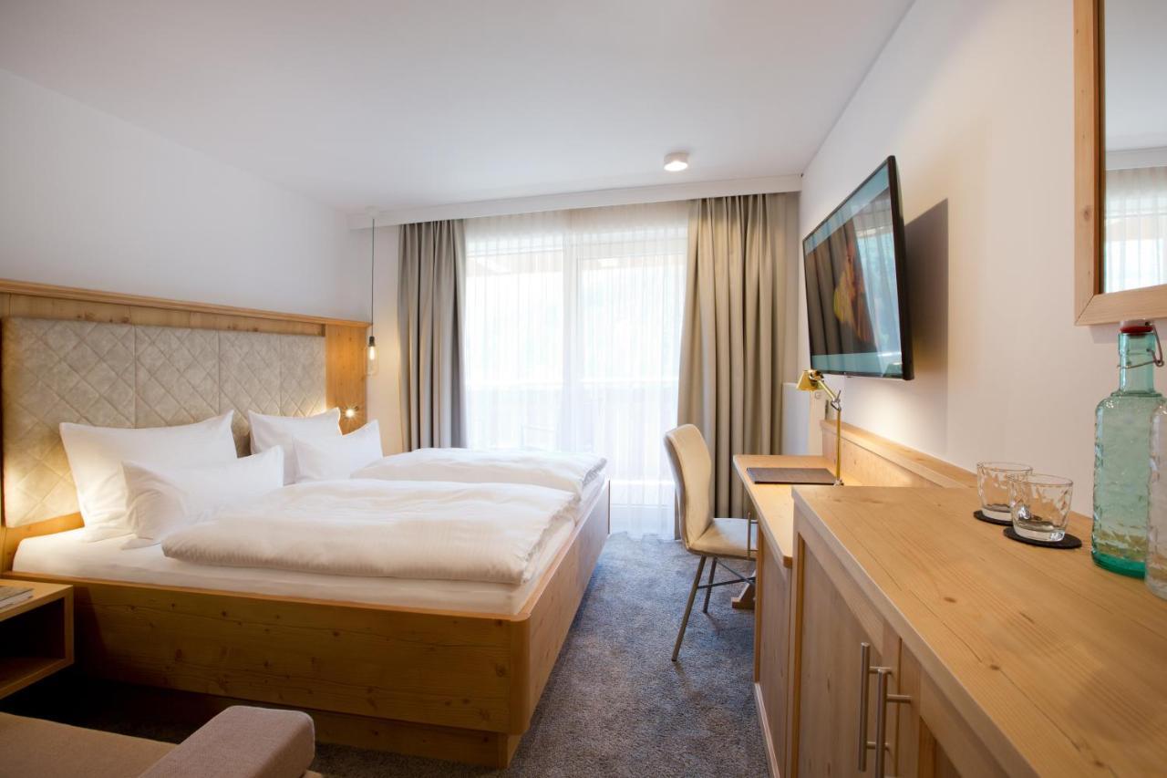 Doppelzimmer mit Balkon und Etagenbett