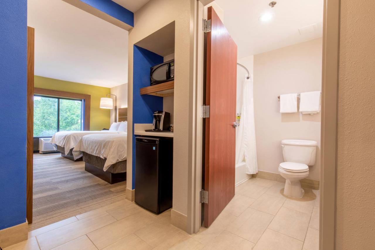 Standard Room with Two Queen Beds