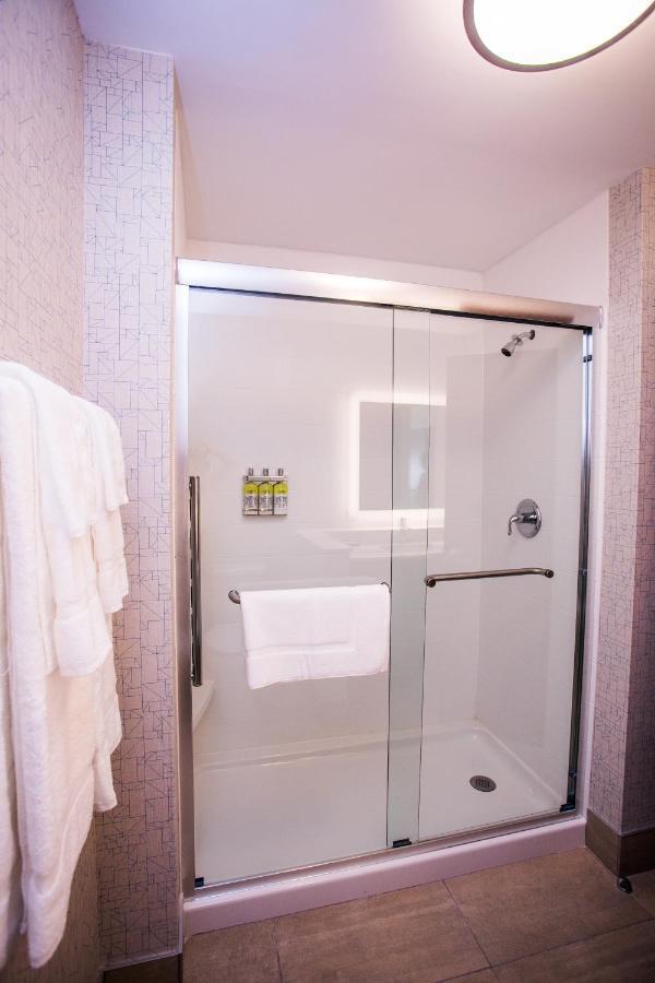 Standard Queen Room with Two Queen Beds,1082591773:JPEG