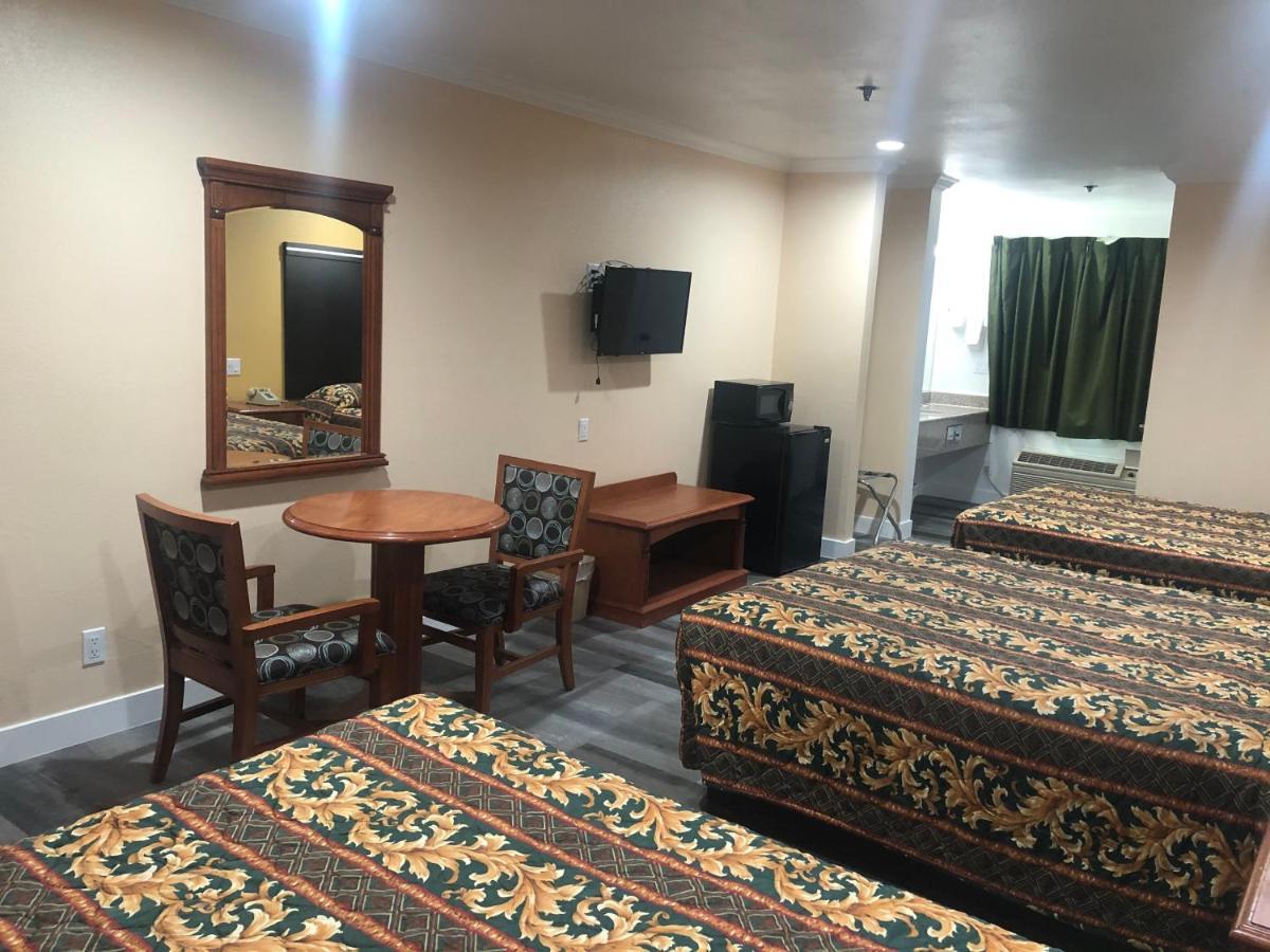 Queen Room with Three Queen Beds