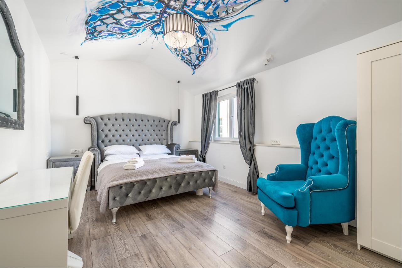 Deluxe Zimmer - seitlicher Blick auf das Meer und die Promenade