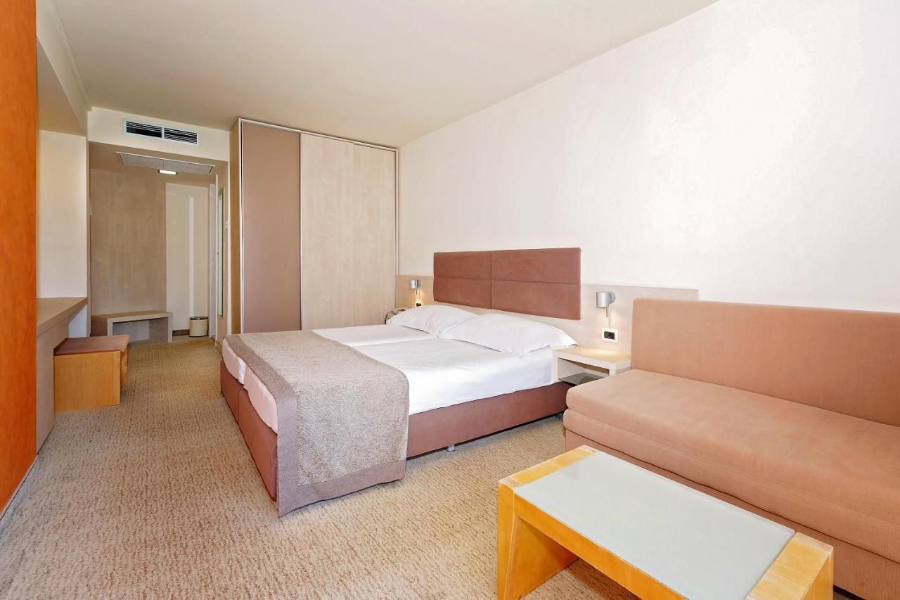 Classic Zimmer mit Balkon und Schlafsofa