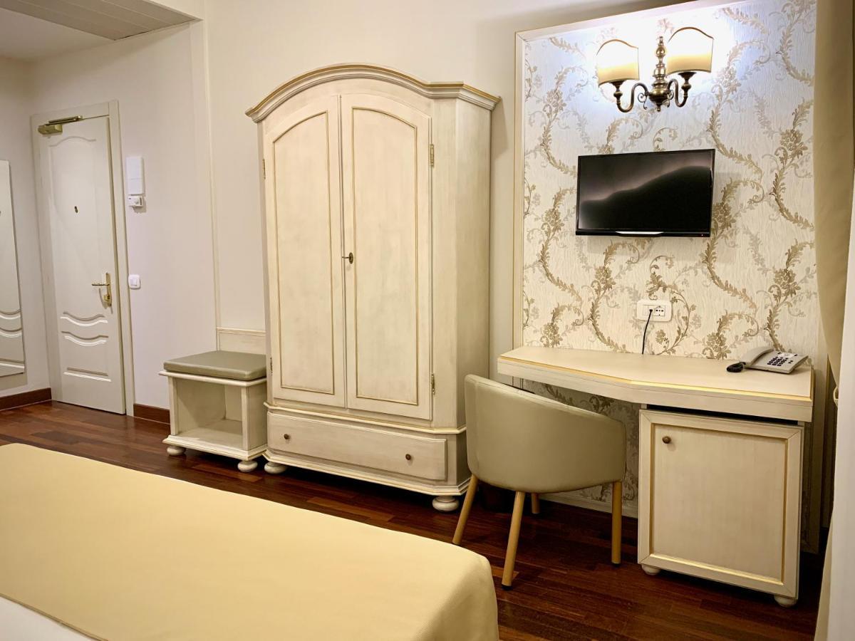 Doppelzimmer mit Balkon