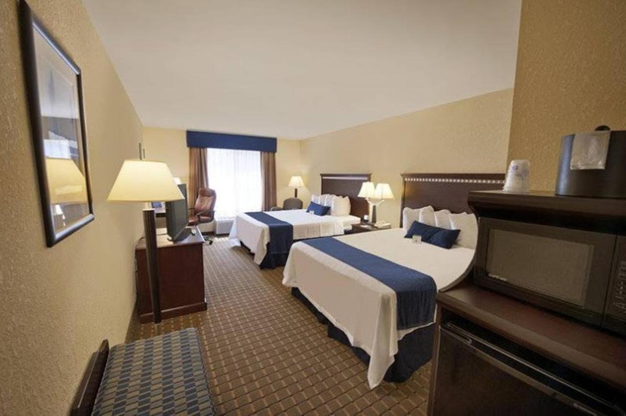 Standard Room with Two Queen Beds