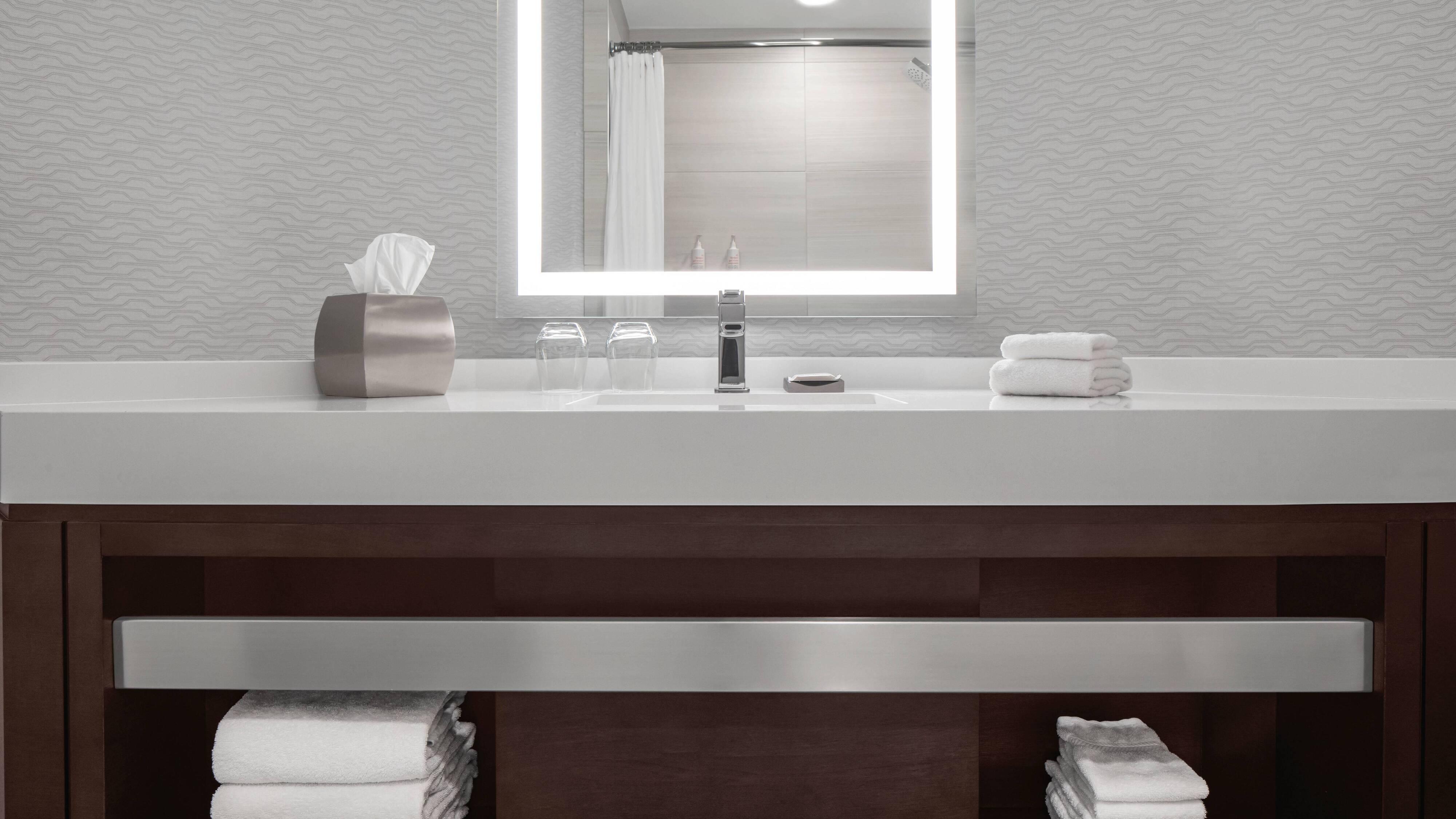 Executive Suite with City View - Corner Room