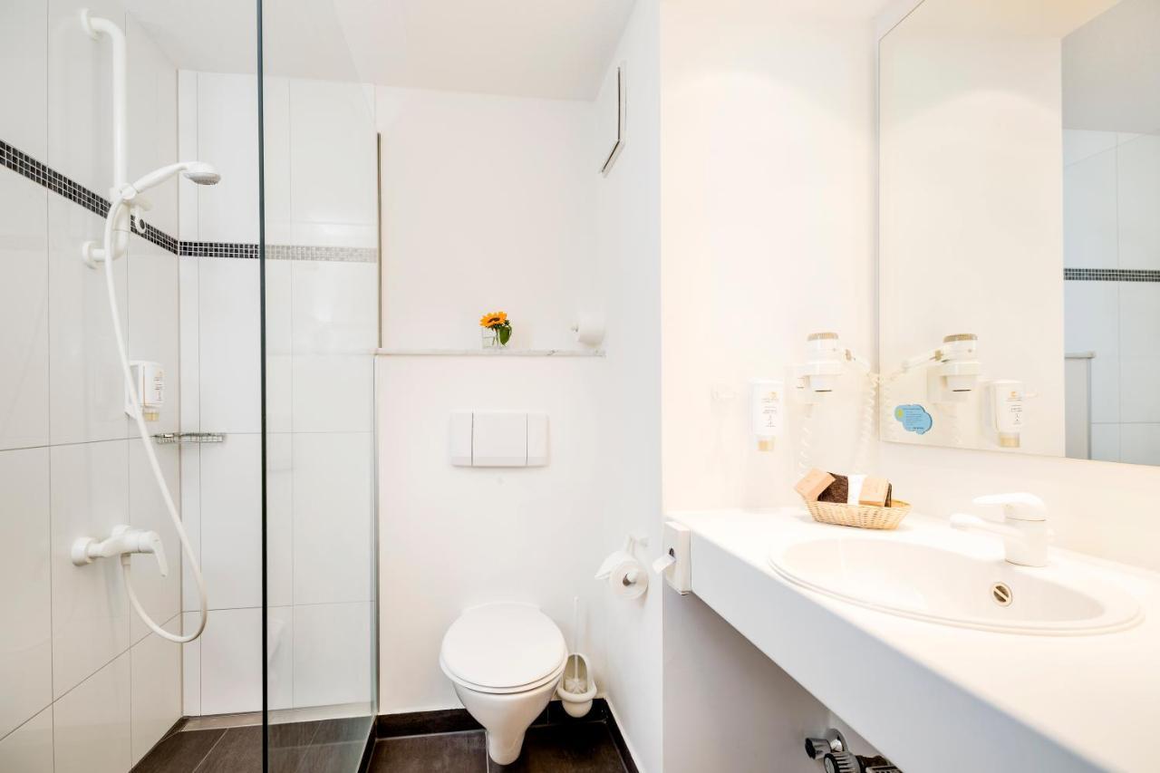 Standard Single Room,1400597321:JPEG