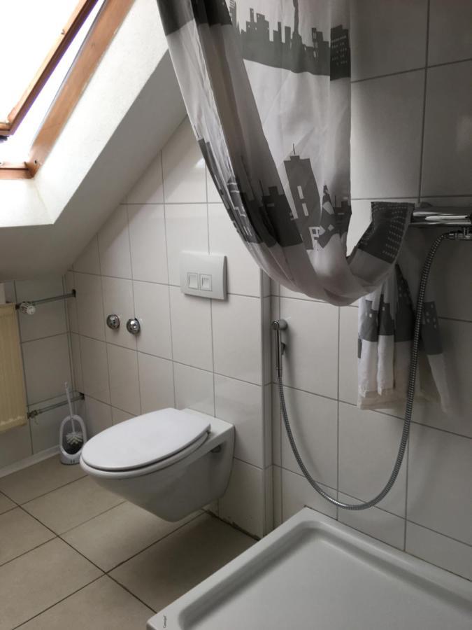 Familienzimmer mit Dusche