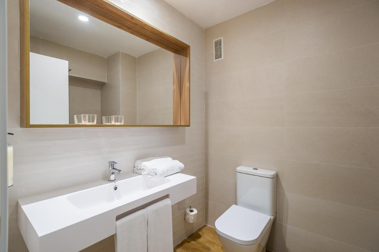 Habitación Doble con 2 camas supletorias (3 adultos + 1 niño) - 1 o 2 camas