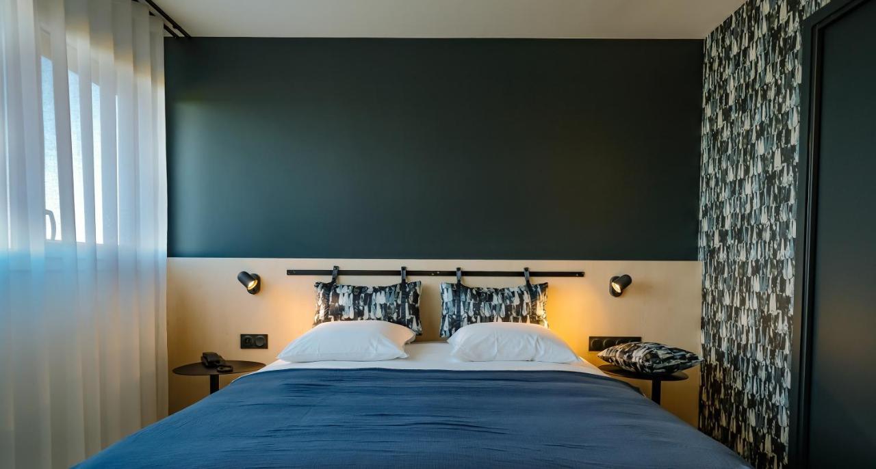 Comfort Room with One Double-Size Bed and One Single Sofa, Lake View