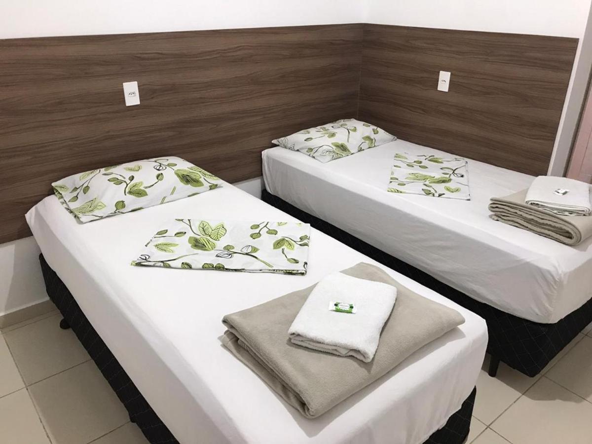 Quarto com 2 Camas de Solteiro