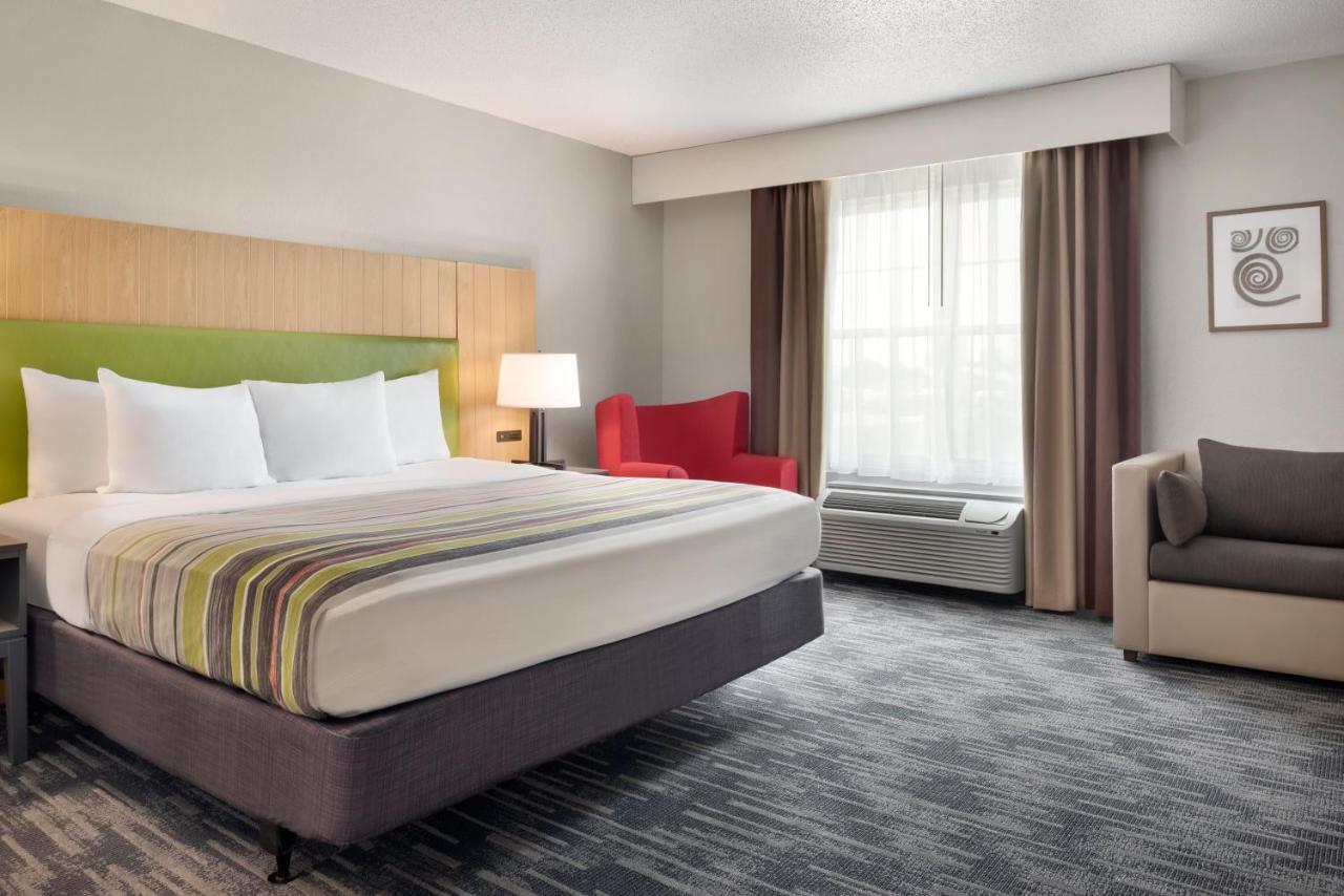 King Suite with Whirlpool - Non-Smoking
