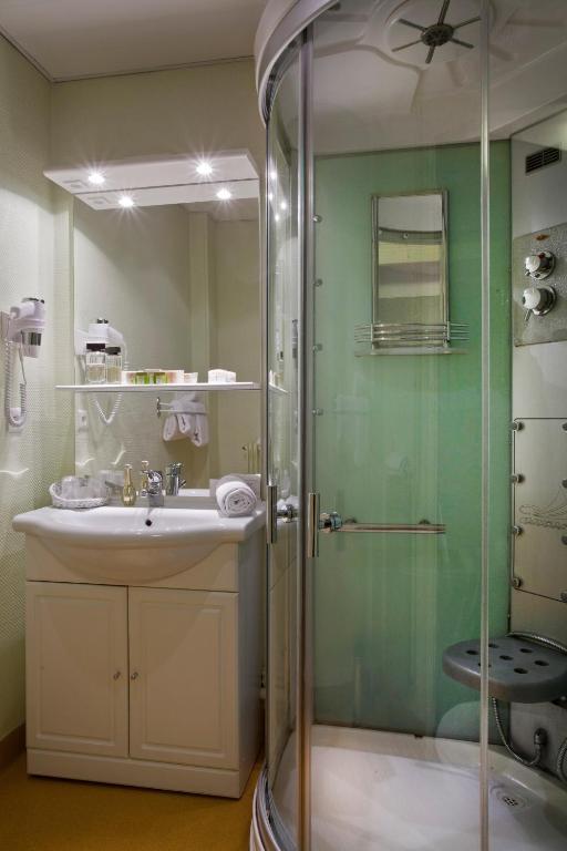 Grande Chambre Double avec Douche