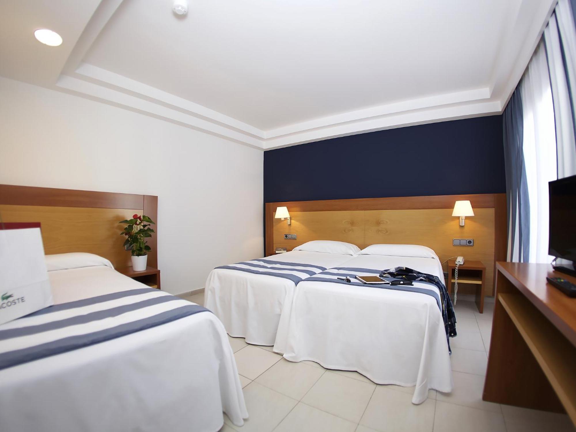 Chambre Triple Basique Sans Balcon (2 Adultes + 1 Enfant)