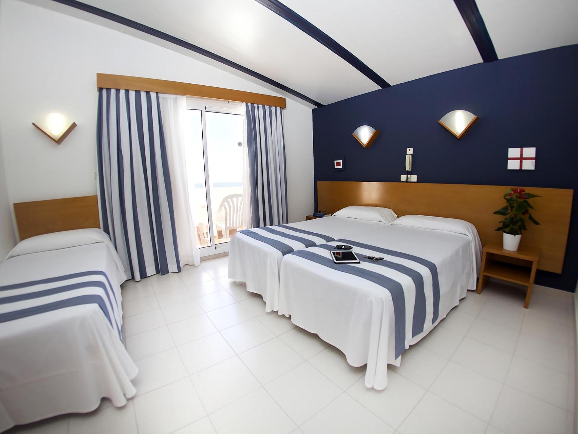 Chambre Triple (3 Adultes) avec Balcon