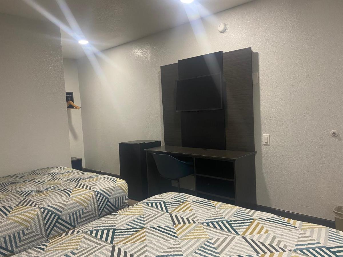 2 Full Beds | Free Parking