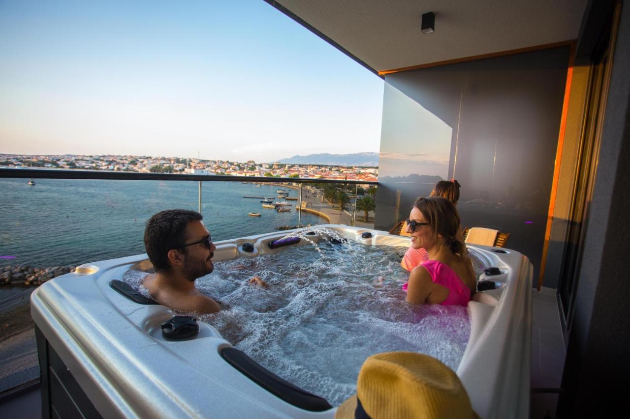 Deluxe Suite mit Balkon, Meerblick und Whirlpool-Badewanne