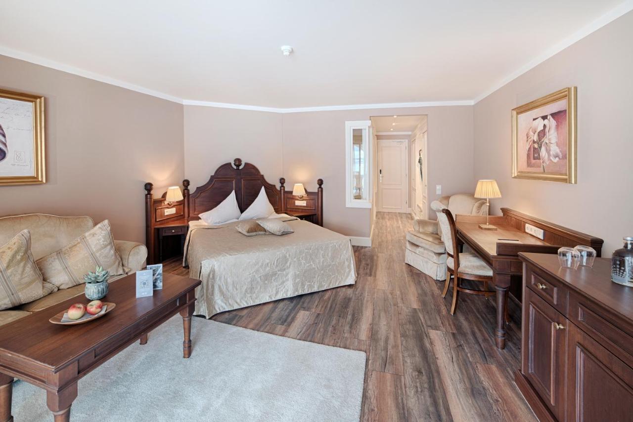 Deluxe Double Room with Balcony,1028737630:JPEG