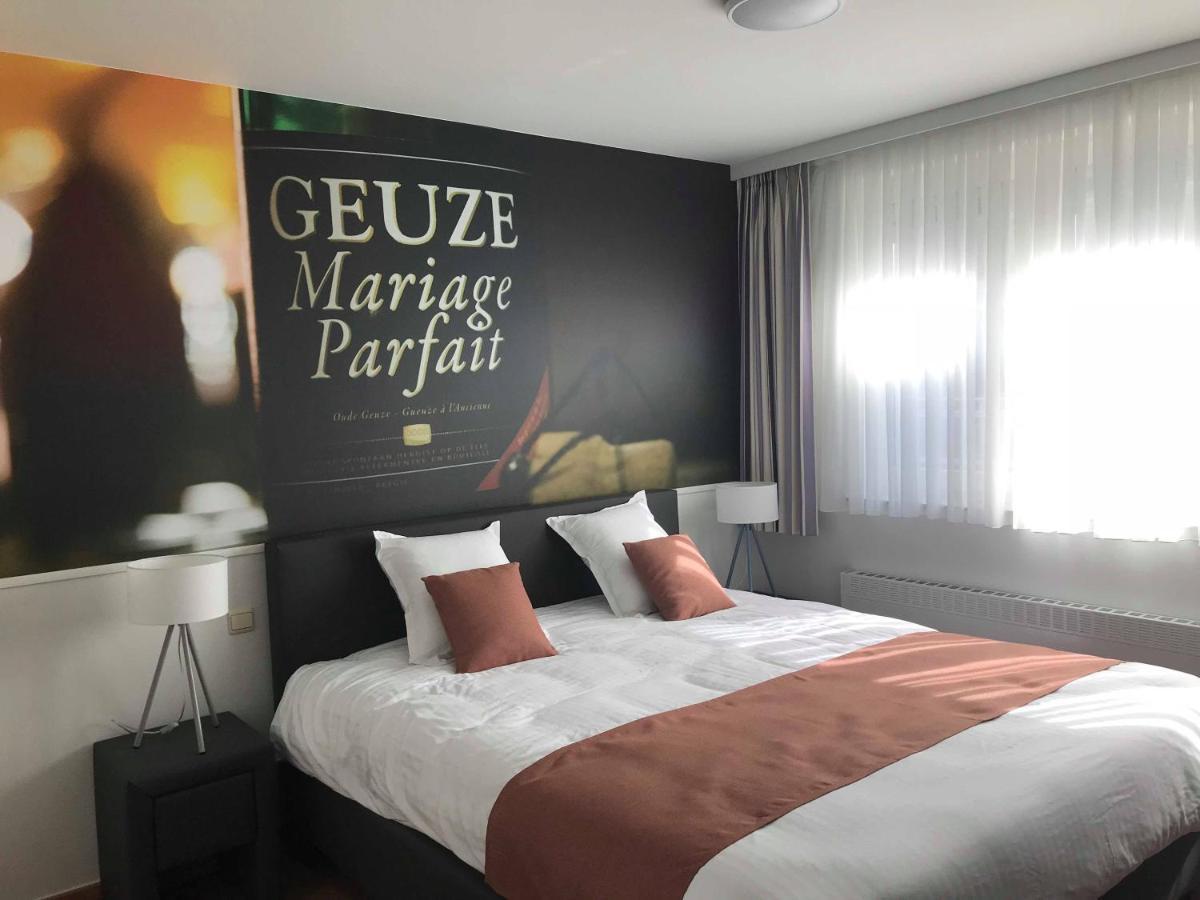 Two-Bedroom Apartment,1581072733:JPEG