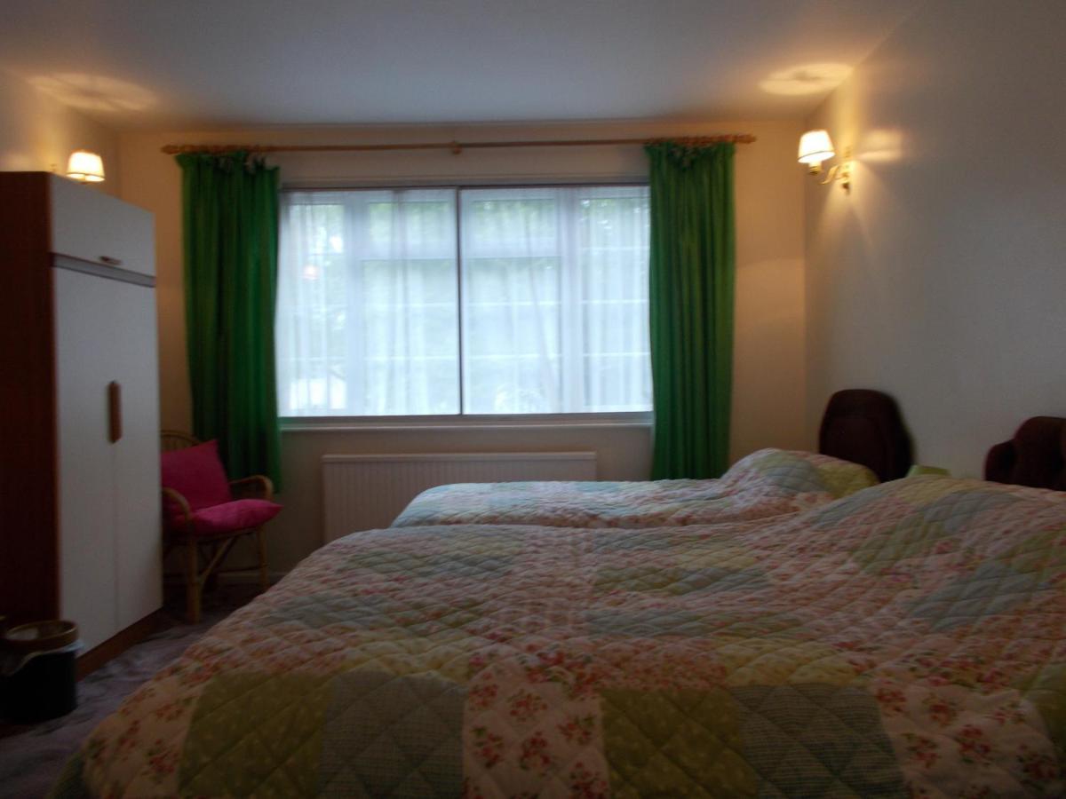 Dreibettzimmer mit eigenem externen Bad