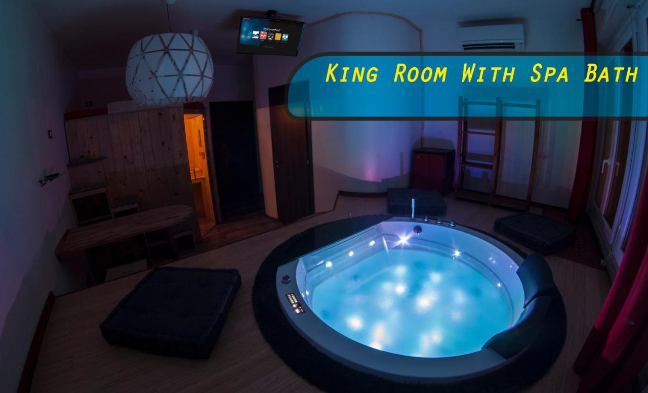 King Room with Spa Bath - Split Level,1032426851:JPEG