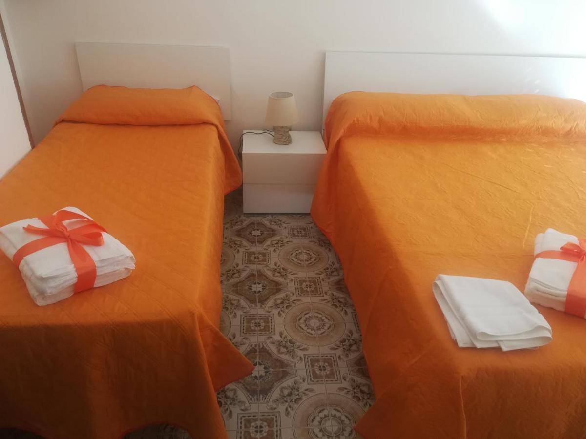 Camera Matrimoniale/Doppia con Letti Singoli con Bagno Privato Esterno