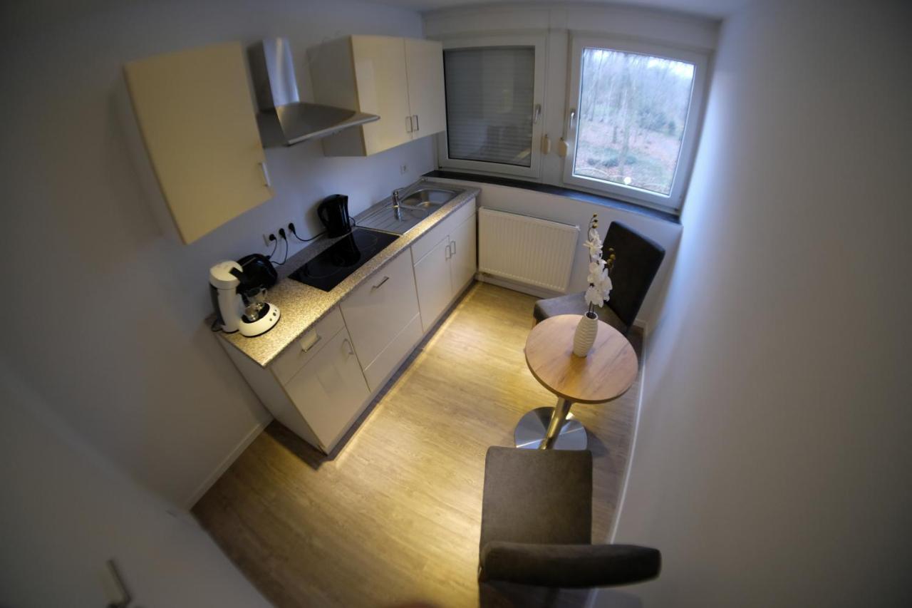 Doppel-/Zweibettzimmer mit Balkon