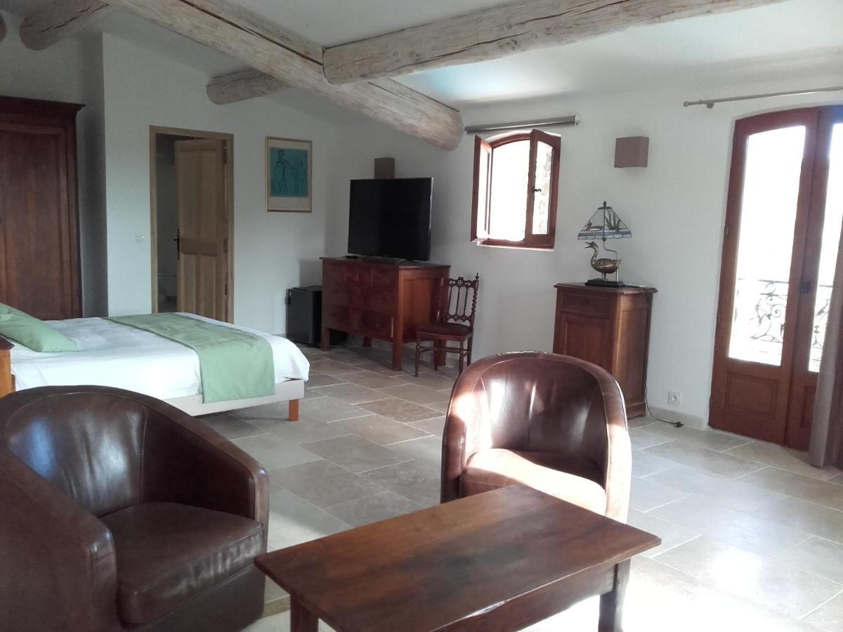 Suite Lit Queen-Size - Vue sur Piscine