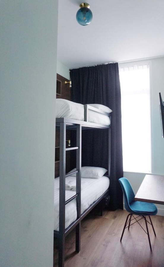 Standaard tweepersoonskamer met een stapelbed