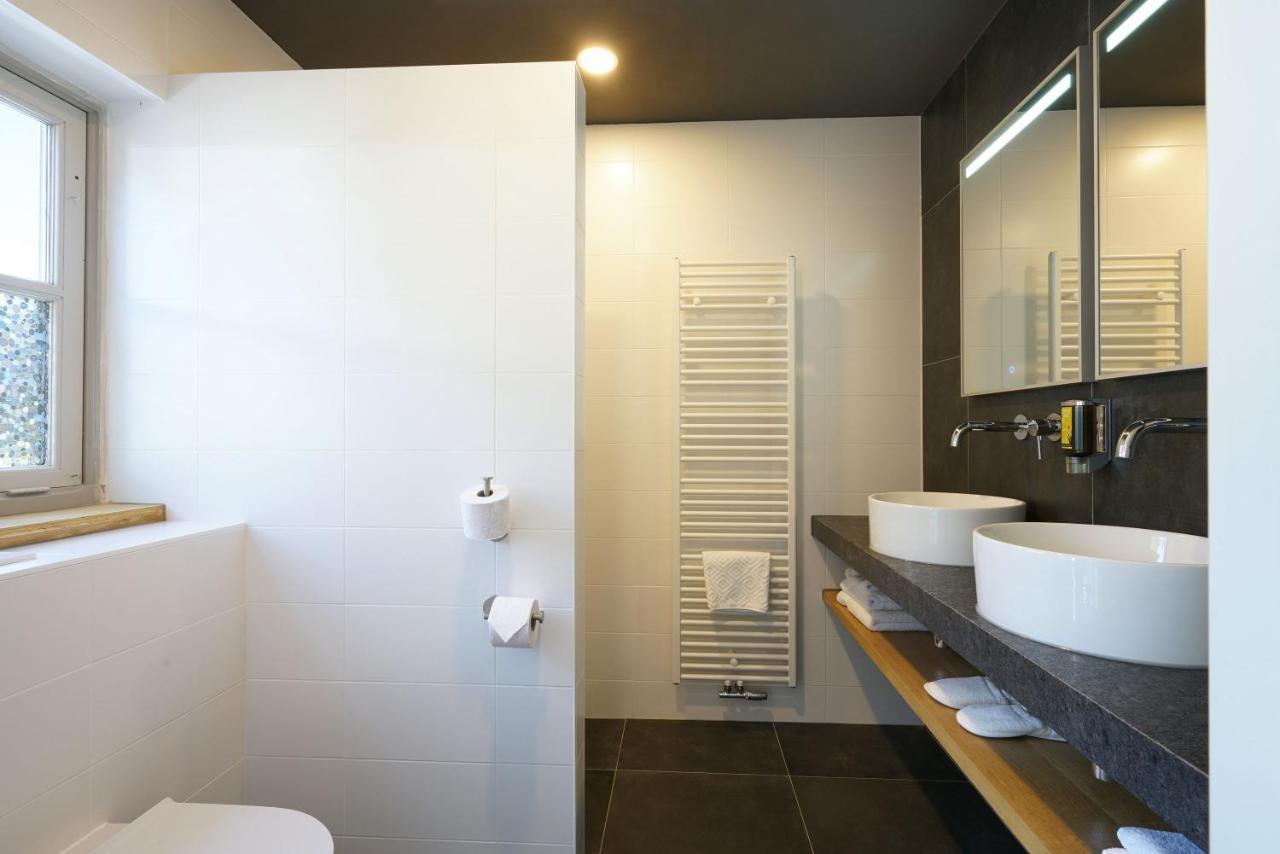 Deluxe Double Room Shower,1034085005:JPEG