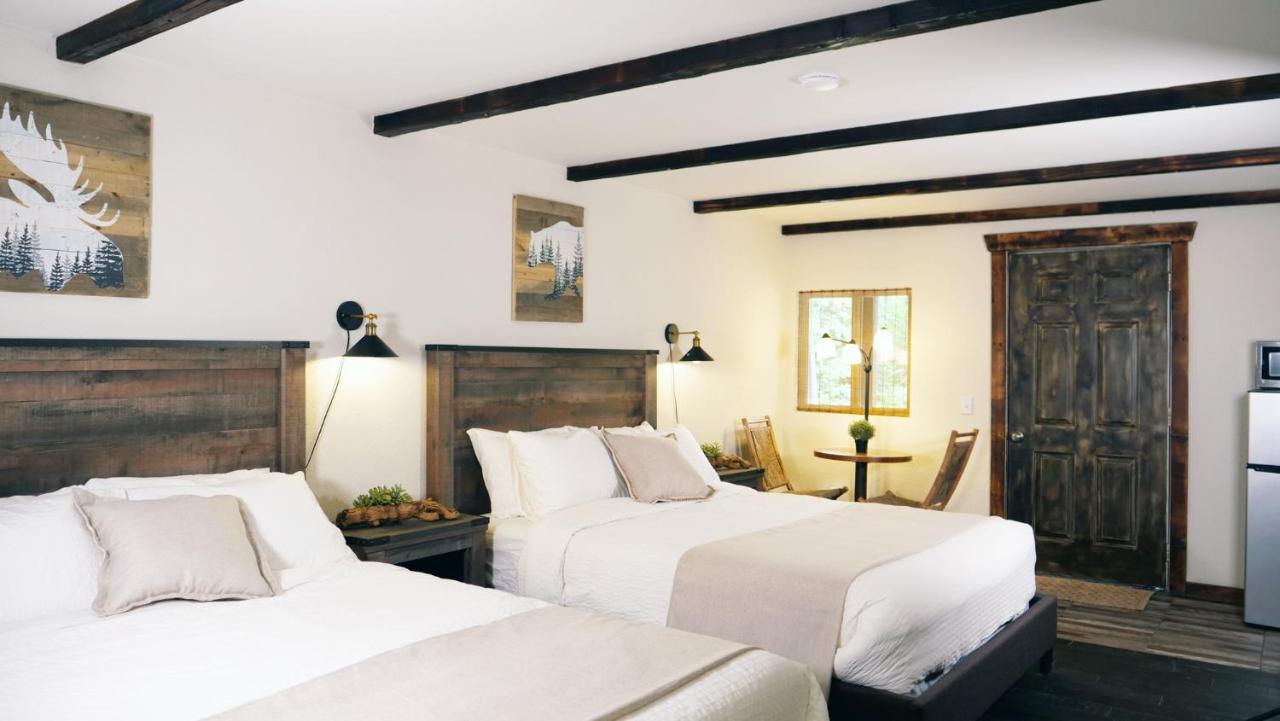 Room with 2 Queen Beds