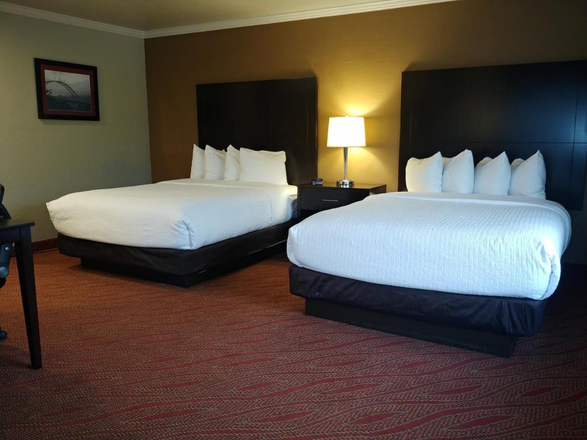 Queen Room with Two Queen Beds and Sofa Bed