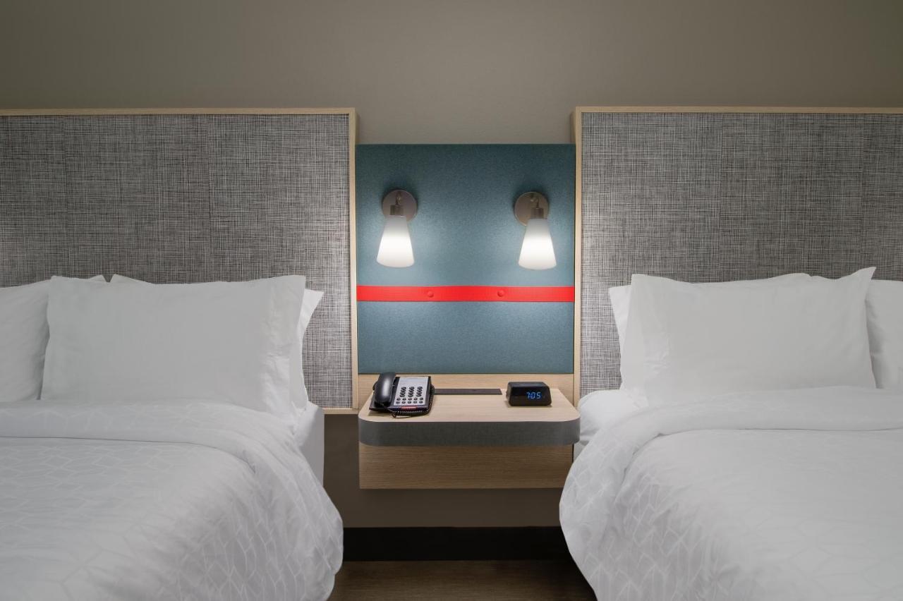 Standard Queen Room with Two Queen Beds - Communications Accessible