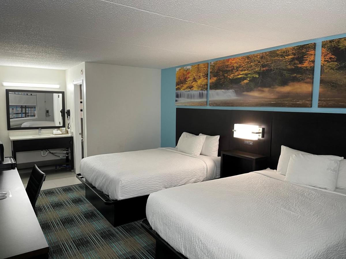Queen Room with Two Queen Beds - Second Floor/Non-Smoking