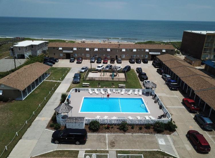Poolside Pet-Friendly Efficiency with 1 King Bed