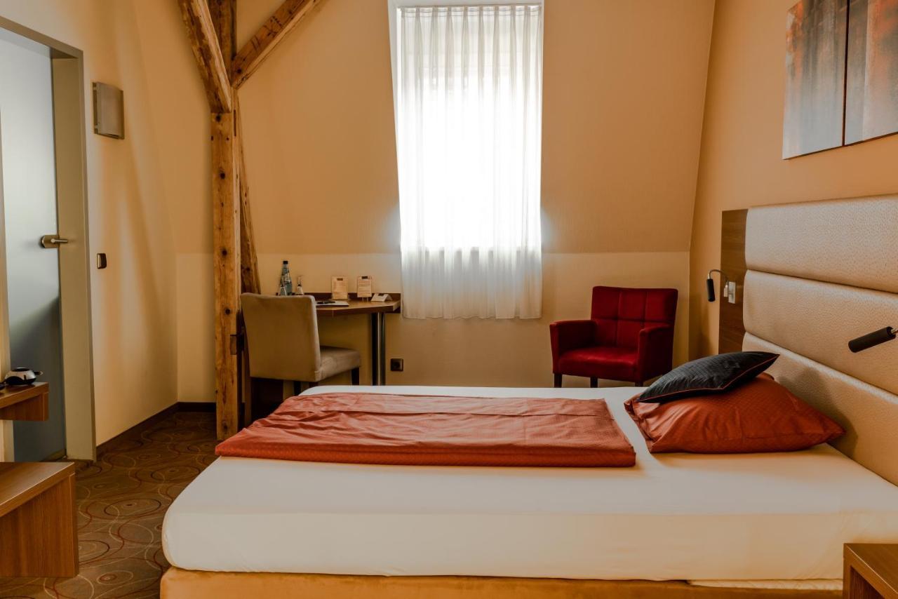 Single Room,653896527:JPEG