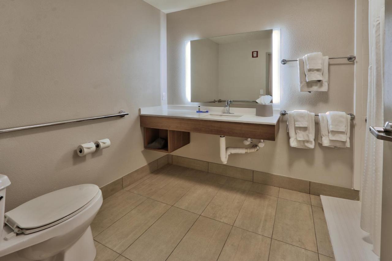 Queen Room with Two Queen Beds Hearing Accessible with Roll-In Shower - Non-Smoking