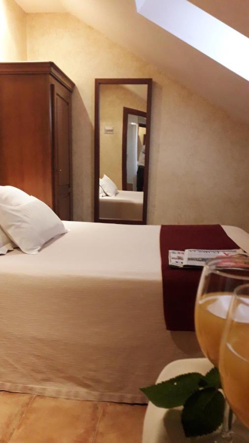 Small Single Room,1227353642:JPEG