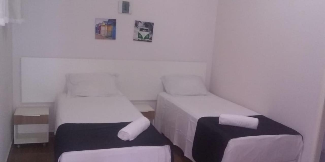 Quarto com 2 Camas de Solteiro