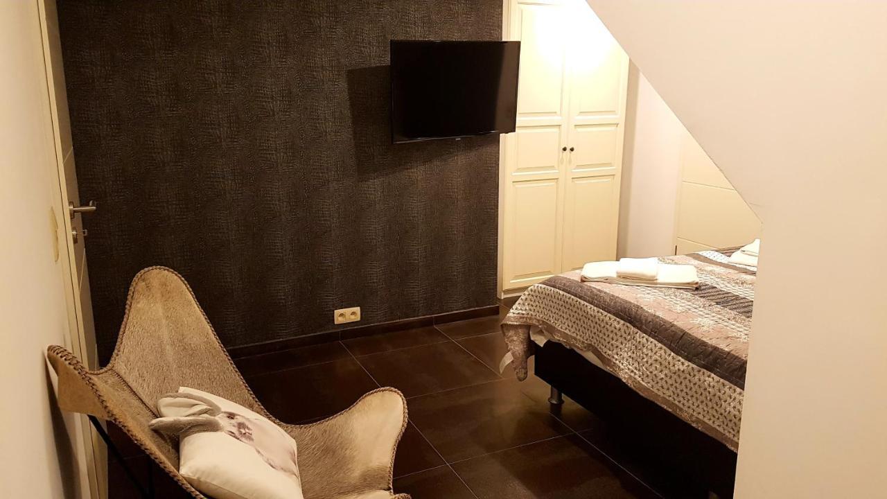 Kamer met Kingsize Bed en Uitzicht op Meer