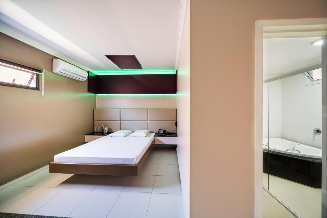 Suite Spa Bath,1063383865:JPEG