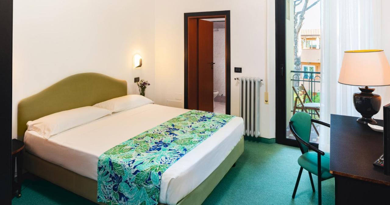 Doppel- oder Zweibettzimmer