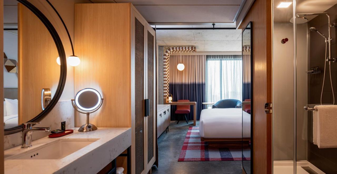 King Room with West Hills View