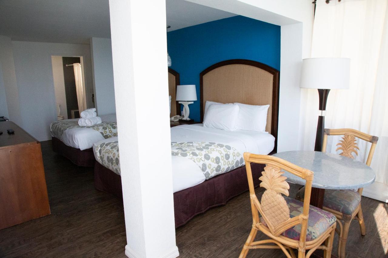 Queen Room with Two Queen Beds - Ocean Front